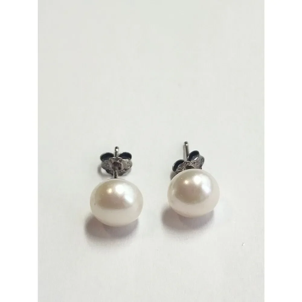Sterling Silver Classic Pearl Stud Earrings in White